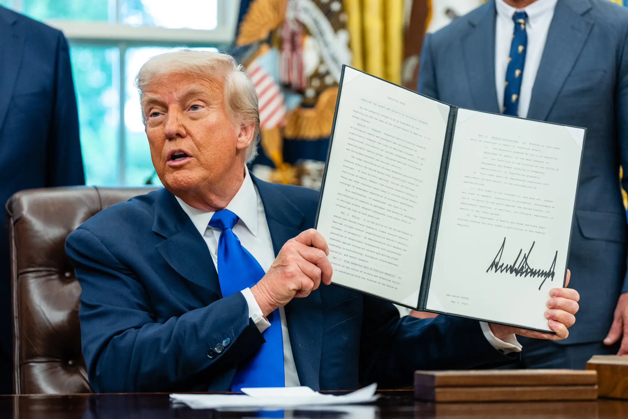 Трамп обмежив небезпечні дослідження вірусів: новий указ забороняє «gain of function» експерименти